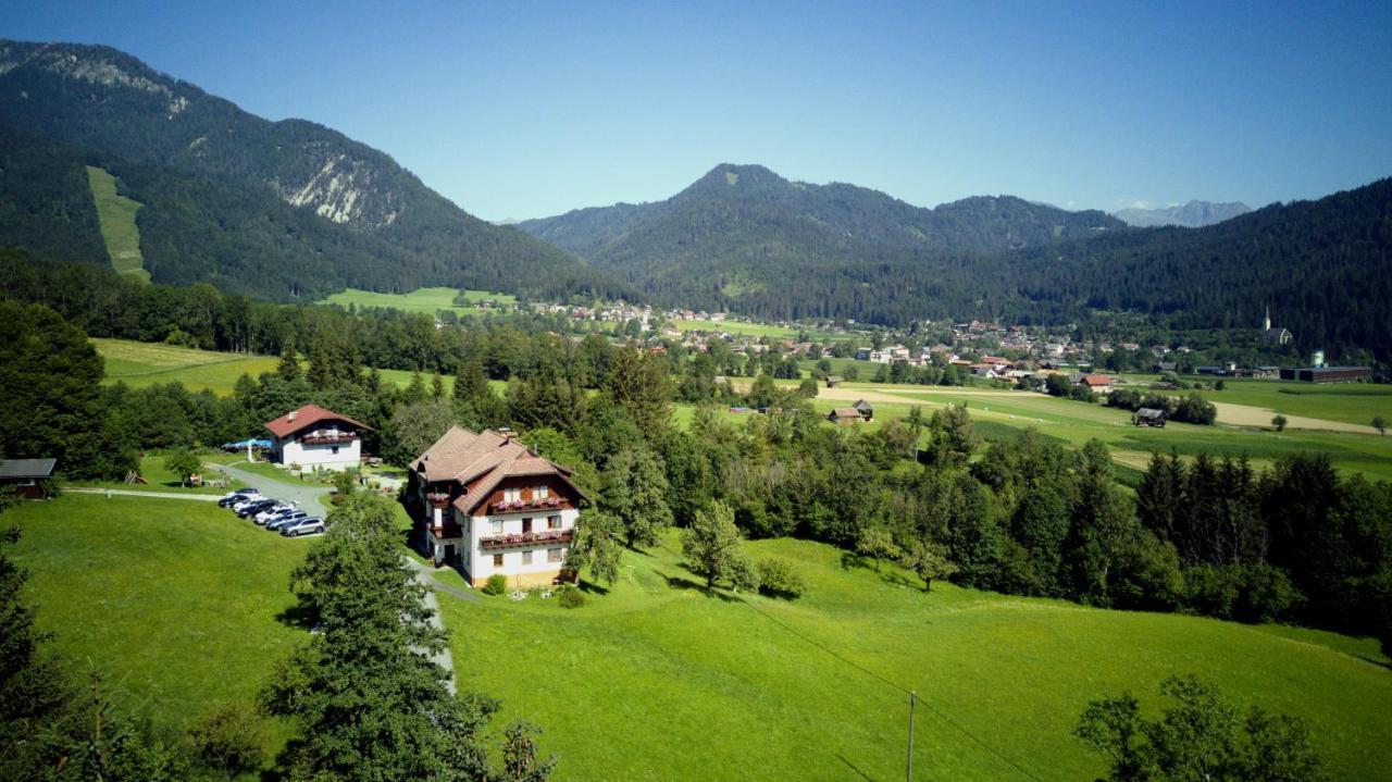 Ferienhaus Enzi Weissbriach Bagian luar foto