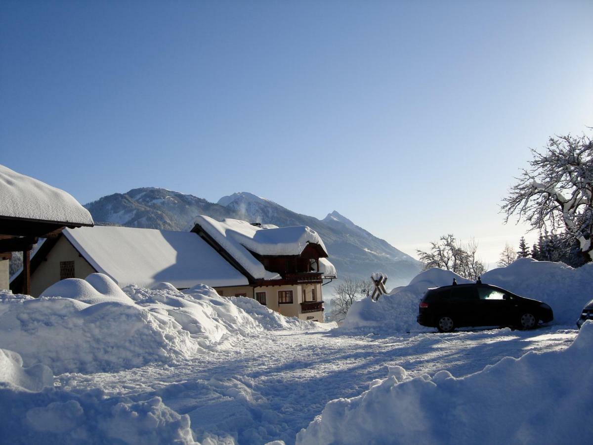 Ferienhaus Enzi Weissbriach Bagian luar foto