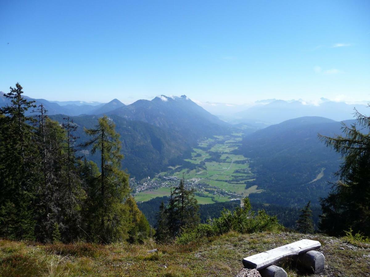 Ferienhaus Enzi Weissbriach Bagian luar foto
