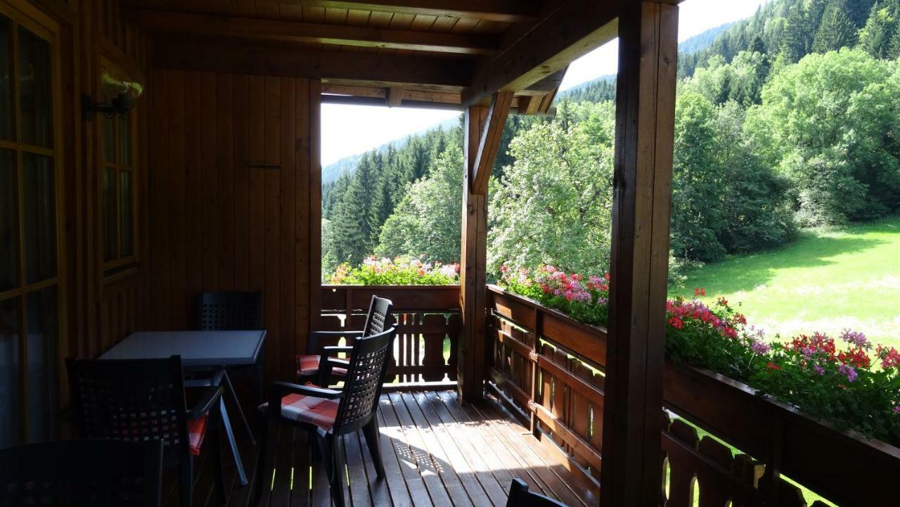 Ferienhaus Enzi Weissbriach Bagian luar foto