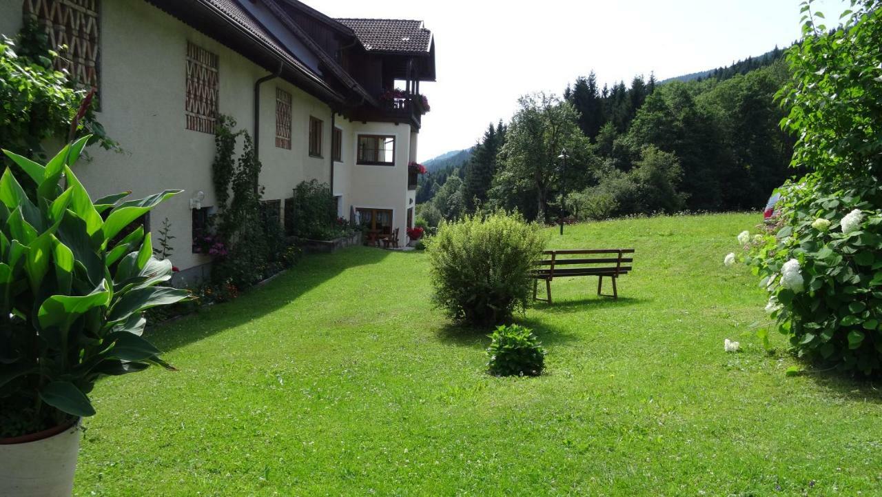 Ferienhaus Enzi Weissbriach Bagian luar foto