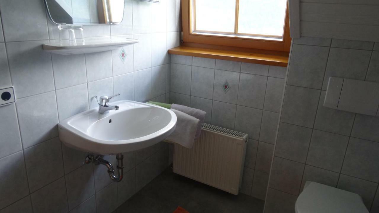 Ferienhaus Enzi Weissbriach Bagian luar foto